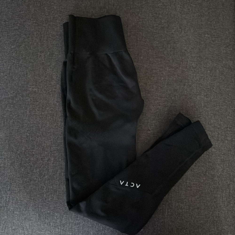 Black leggings